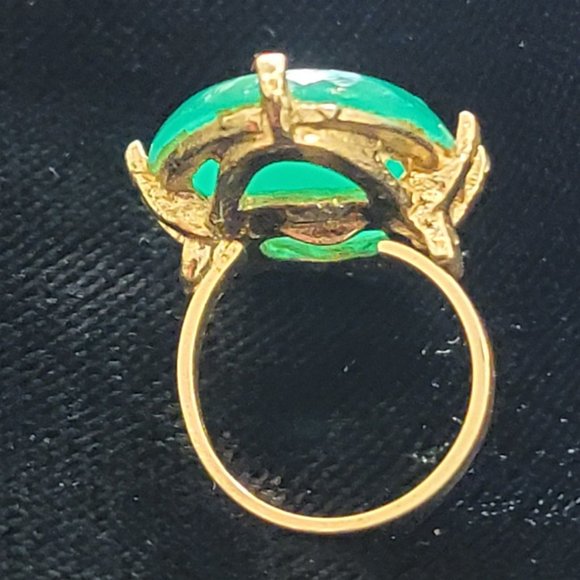 Vintage Green Stone Gold Tone Metal Ring - Picture 4 of 8
